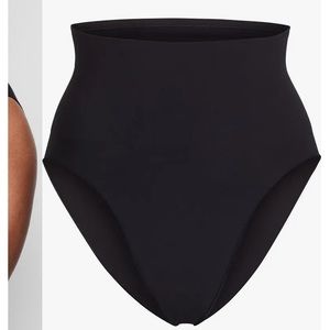 NWOT SKIMS never worn